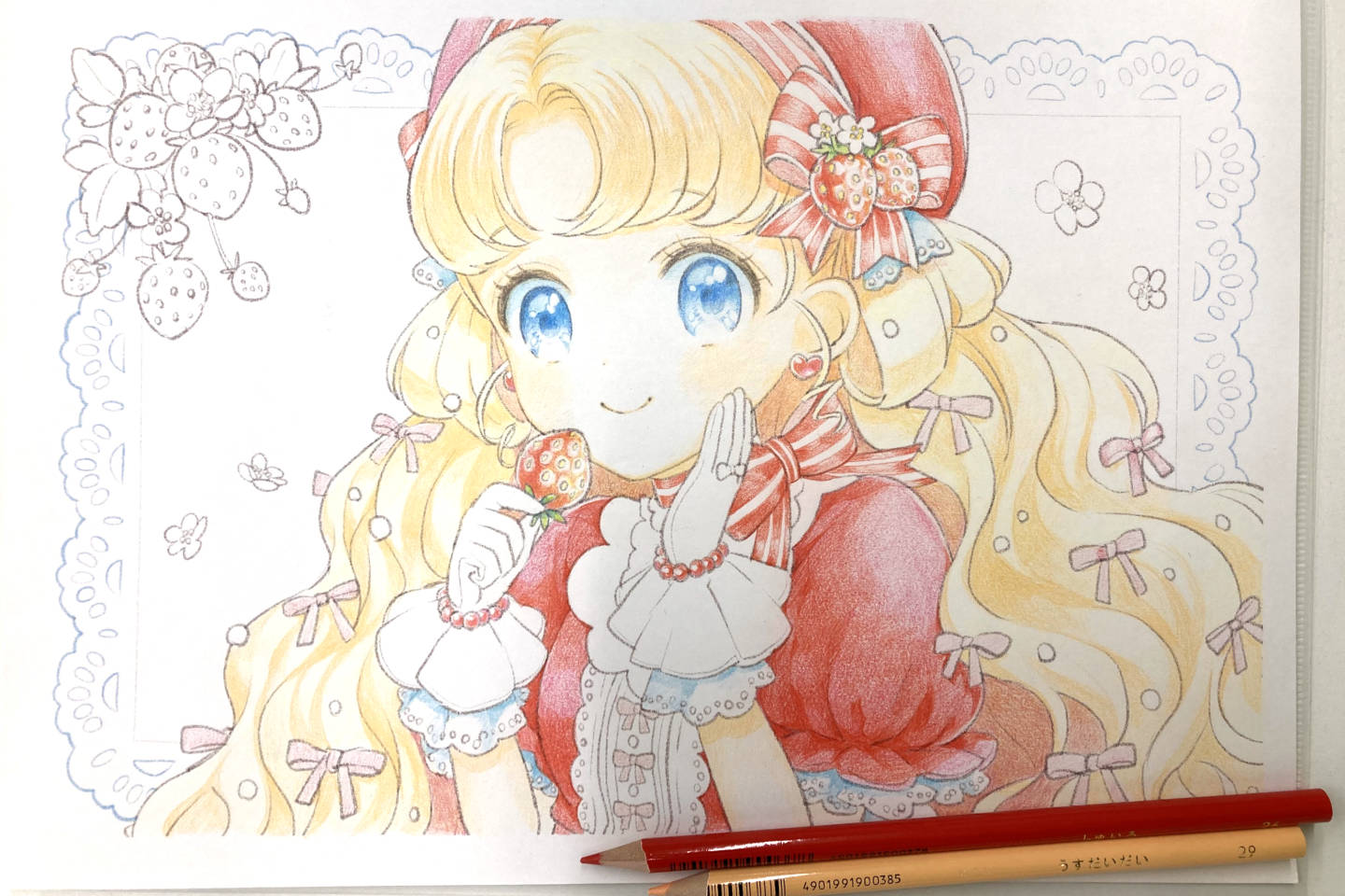 洋服に朱色を重ね塗りし、色鉛筆の芯をとがらせて強い筆圧で影を描き込んでいきます。 肌色で肌に前髪の落ち影を作ります。