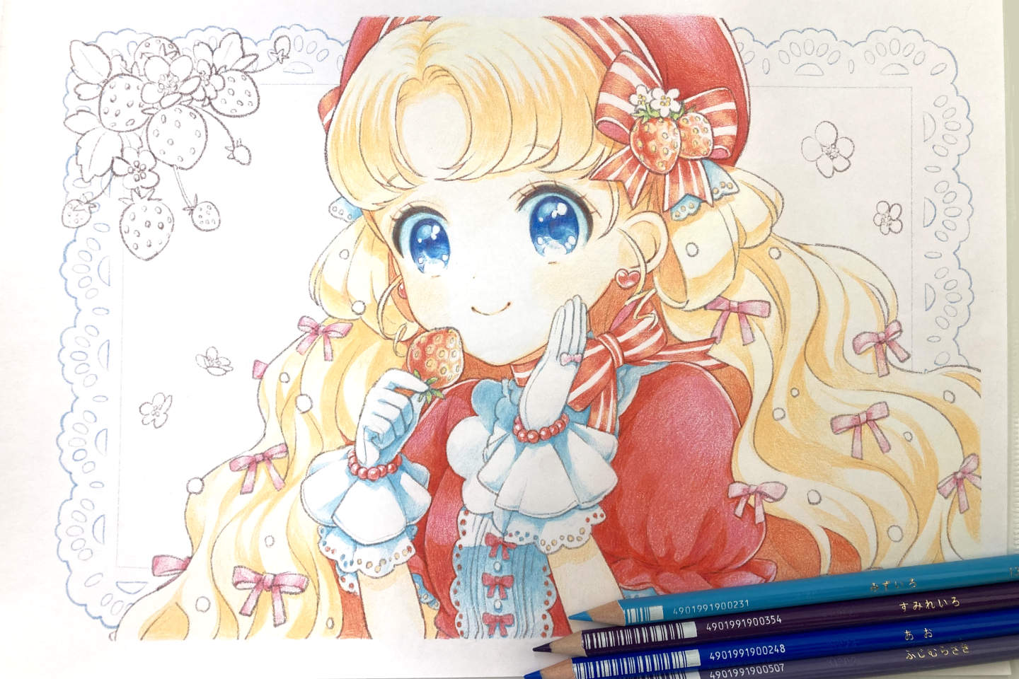 瞳を水色、紫、青、藤紫色の色鉛筆でさらに塗り重ねます。 瞳の上部は色が濃く、下になるほど薄くなるようにグラデーションを作ります。